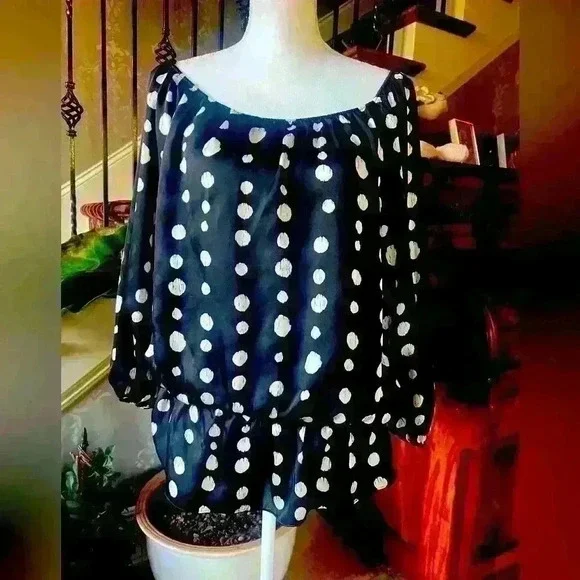 Vince Camuto  blouse large. Black with white polka dots. Elastic drop waist - Picture 9 of 11